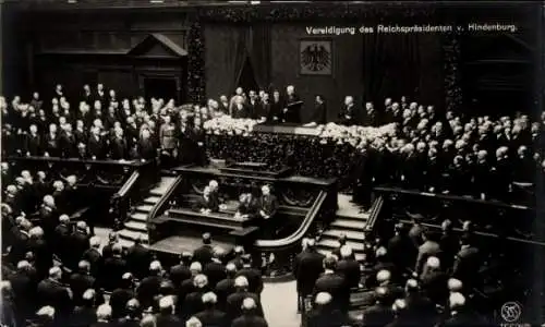 Ak Vereidigung des Reichspräsidenten von Hindenburg 1925 im Reichstag, Politiker, Weimarer Republik