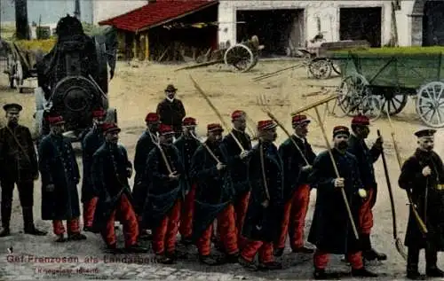 Ak Gefangene Franzosen als Landarbeiter, französische Kriegsgefangene, Kriegsjahr 1914-15