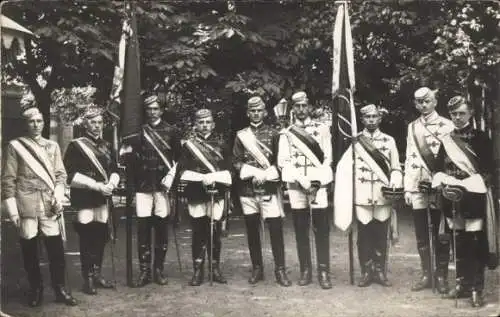 Studentika Foto Ak Studenten in Uniformen, Standarte