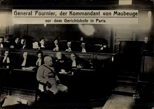 Ak General Fournier, der Kommandant von Maubeuge vor dem Gerichtshof in Paris
