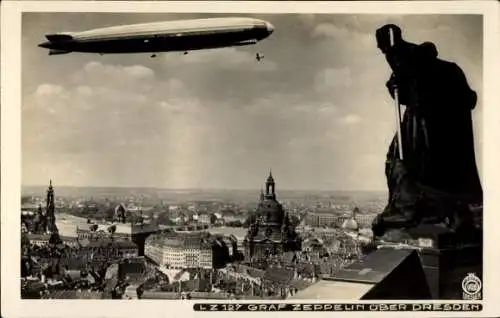 Ak Dresden Altstadt, Luftschiff LZ 127 Graf Zeppelin über der Stadt, Frauenkirche