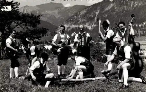 Ak Trachtenverein Weissenbach Tirol, Holzhacker, Musiker