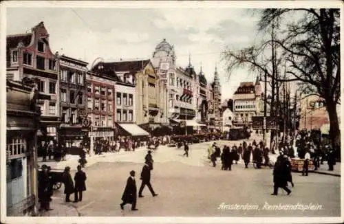 Ak Amsterdam Nordholland Niederlande, Rembrandtsplein, historische Architektur, Menschen auf d...