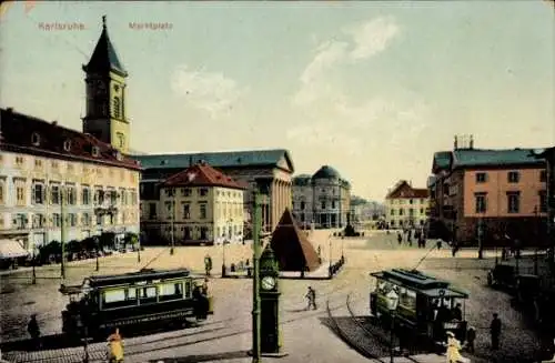 Ak Karlsruhe in Baden, Marktplatz, historische Gebäude, Straßenbahnen, Menschen, Uhr