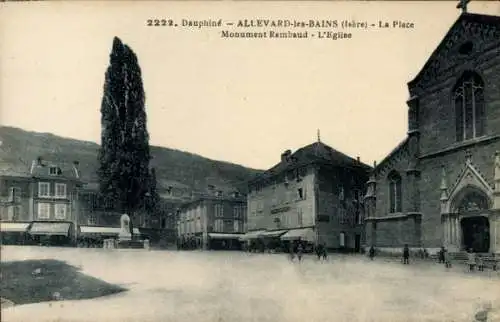 CPA Allevard les Bains Isère, La Place Monument Rambaud, L'Eglise