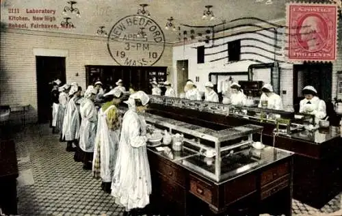 Ak Fairhaven Massachusetts USA, Laboratory Kitchen, New High School, Gruppen von Frauen