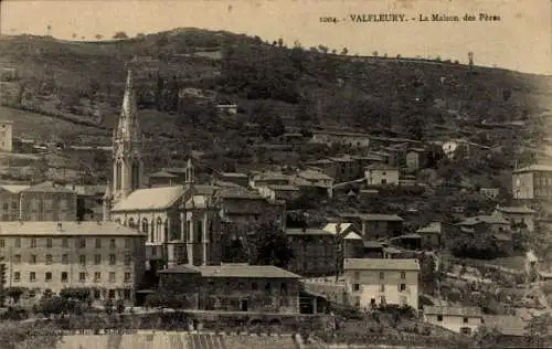 Ak Valfleury Loire, La Maison des Pères, Landschaft mit Gebäuden, Kirche, grüne Umgebung