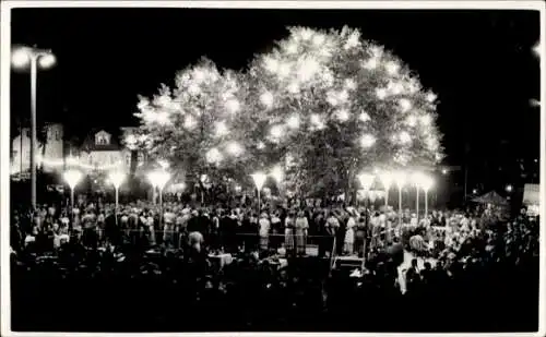 Foto Ak Bischofswerda in Sachsen, Marktfest, beleuchteter Baum