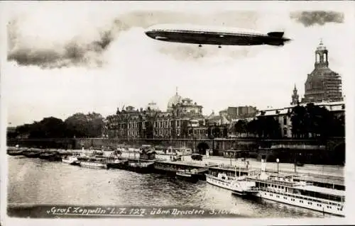 Ak Dresden, LZ 127, Graf Zeppelin über der Stadt, Dampfer am Anleger, 3.10.1928