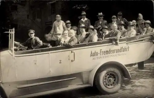 Foto Ak Auto-Fremdenrundfahrt, Autovermietung, Touristen