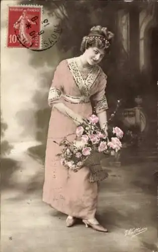 Ak Junge Frau, Rosen, Portrait