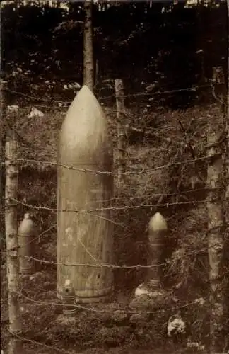 Foto Ak Waffengattung, Blindgänger, Kriegsbeute