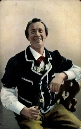 Ak Junger Mann in Tracht, Pfeife