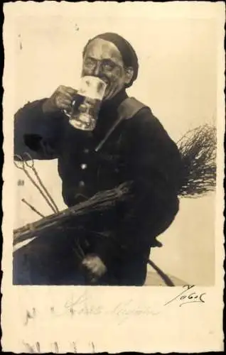 Ak Glückwunsch Neujahr, Schornsteinfeger trinkt Bier