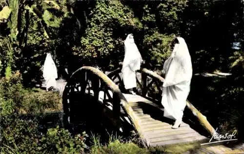 Ak Südalgerien, verschleierte maurische Frauen auf einer Brücke