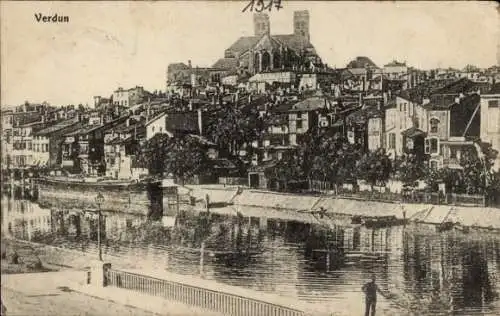 Ak Verdun Meuse,  Häuser, Fluss, Bäume, Kirchturm