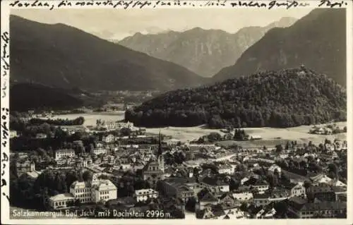 Ak Bad Ischl in Oberösterreich, Landschaftsaufnahme, Städtische Häuser, Kirche, Bergpanorama, ...