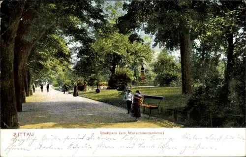 Ak Zittau in Sachsen, Stadtpark mit Marschnerdenkmal, Spaziergänger, grüne Baumallee, Bänke