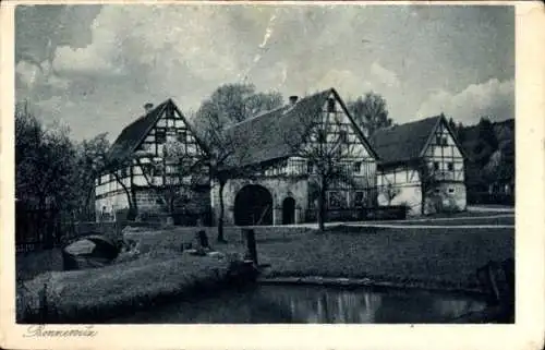 Ak Bonnewitz Pirna, Blick zu einem alten Fachwerkhaus, Teich