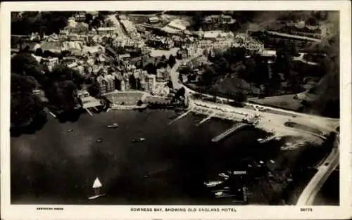 Ak Bowness on Windermere Cumbria England, Luftaufnahme der Bowness Bay, Old England Hotel, Boo...