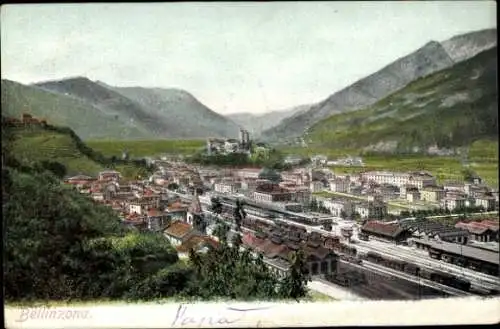 Ak Bellinzona Kanton Tessin, Stadtansicht, Berge, Gleise, bunte Postkarte
