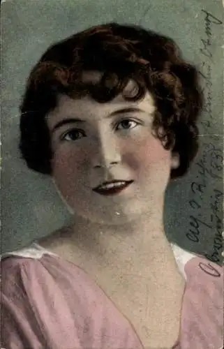 Ak Lächelnde Frau, Porträt