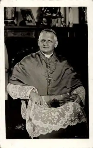 Ak Geistlicher, Porträt