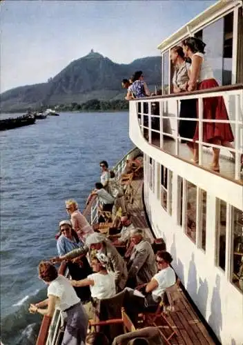 Ak Clausthal Zellerfeld Oberharz, Berggasthaus zum Auerhahn, Personengruppe auf einem Schiff. ...