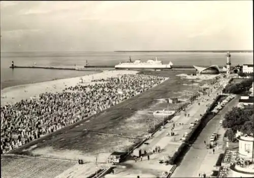 Ak Ostseebad Warnemünde Rostock, Strand und Promenade vom Hotel Neptun gesehen, Leuchtturm