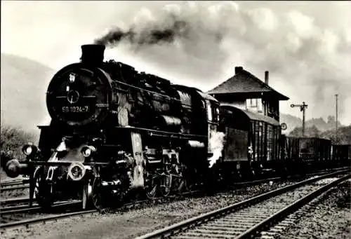Ak Schwarzenberg im Erzgebirge Sachsen, Dampflokomotive 58 1934, Güterzug, Bahnhof, Sommer 1975