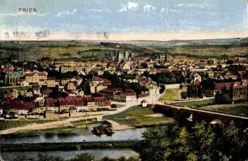 Ak Trier an der Mosel, Stadtansicht, Häuser, Fluss, Brücke, grüne Landschaft