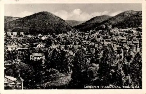 Ak Friedrichroda im Thüringer Wald, Luftkurort  Thür, Wald, Stadtansicht mit Bergen, Bäume