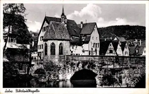 Ak Calw im Schwarzwald, Nikolauskapelle, Häuser, Brücke, Fluss