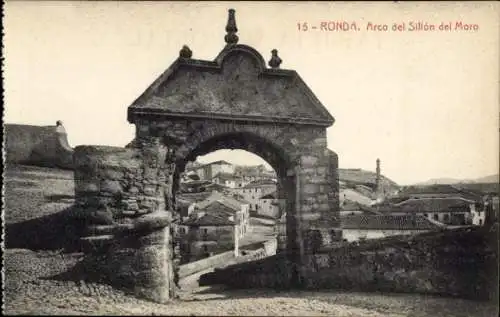 Ak Ronda Andalusien Spanien, Bogen Arco del Sillón del Moro, historische Architektur, Stadtans...