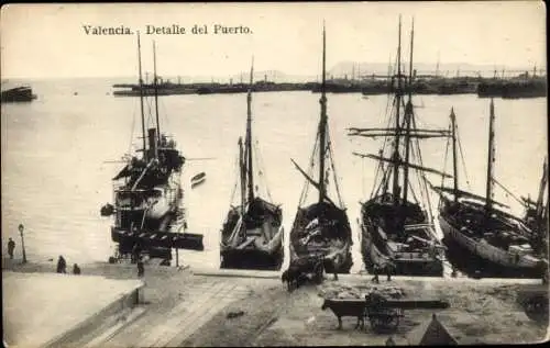 Ak Valencia Stadt Spanien, Hafenansicht, mehrere Schiffe, ruhiges Wasser, nostalgische Stimmung