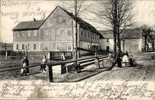 Ak Putzkau in der Oberlausitz, Gasthof zur Hubel schanke, Kinder beim Spielen, Fahrrad, Gebäud...
