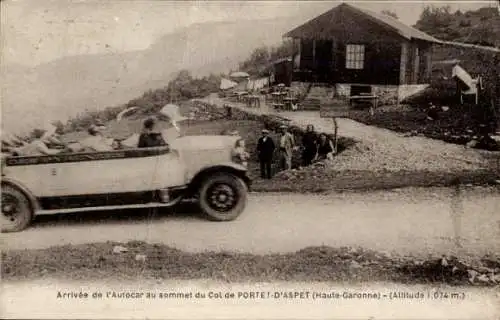 CPA Aspet Haute-Garonne, Arrivée de Autocar, Châlet des Pyrénées