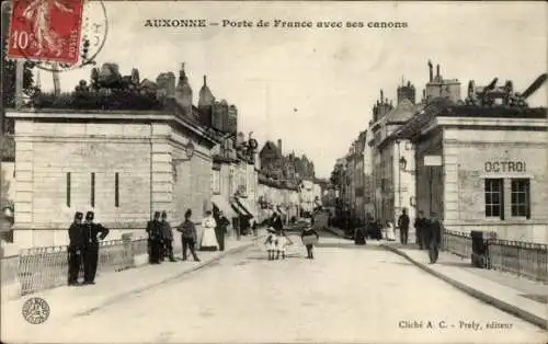 CPA Auxonne Côte-d'Or, Porte de France avec ses canons