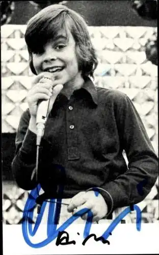 Ak Sänger Nicki, Portrait mit Mikrofon, Autogramm