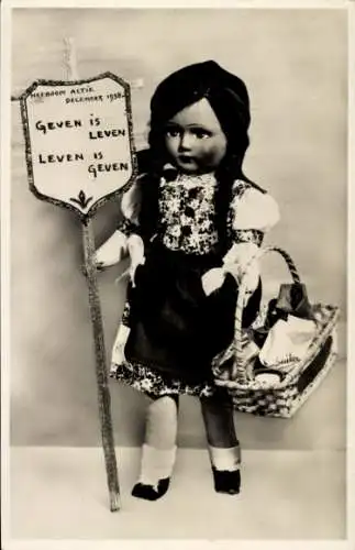 Ak Puppe, Spielzeug, Korb, Informationsschild
