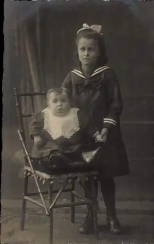 Foto Ak Geschwister, Kinder-Porträt, Baby