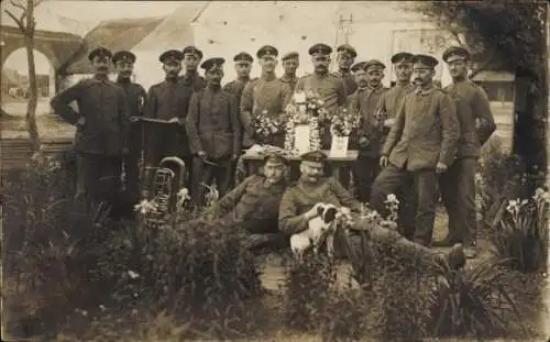 Foto Ak Deutsche Soldaten in Uniform, Gruppenbild