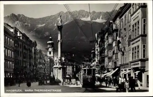 Ak Innsbruck Tirol, Patscherkofel, Blick auf Maria-Theresien-Straße, Tram, Statue, Berge im Hi...