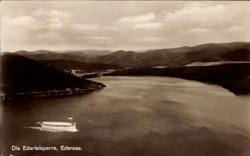 Ak Waldeck am Edersee Hessen, Die Edertalsperre, Boot auf dem Wasser, Berge im Hintergrund