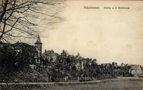 Ak Berlin Zehlendorf Nikolassee, Insel Lindwerder, Havel,  Partie a. d. Rehwiese, Wald, Gebäude