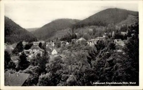 Ak Friedrichroda im Thüringer Wald, Luftkurort, Thüringer Wald, Häuser zwischen Bäumen, Bergla...