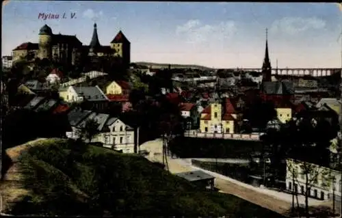 Ak Mylau Reichenbach im Vogtland, Stadtansicht mit Hügel, Burg, Kirche, farbenfrohes Wohngebiet