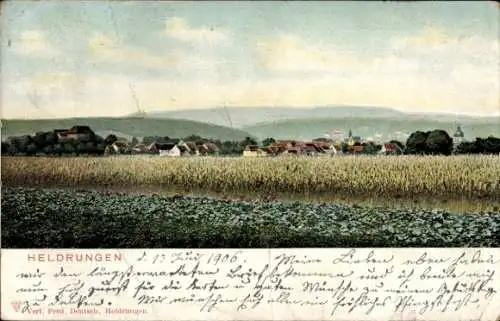 Ak Heldrungen in Thüringen, Landschaft mit Feldern, Häusern, sanften Hügeln, farbige Postkarte