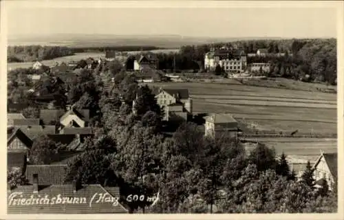 Ak Friedrichsbrunn Thale im Harz, Landschaftsaufnahme, Gebäude, Hügel, Wälder, Harmonie