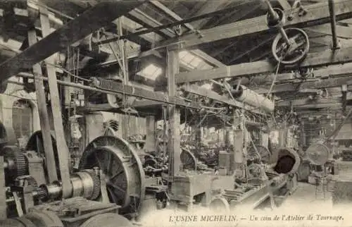 CPA Clermont Ferrand Puy de Dôme, L'Usine Michelin, Un coin de l'Atelier de Tournage